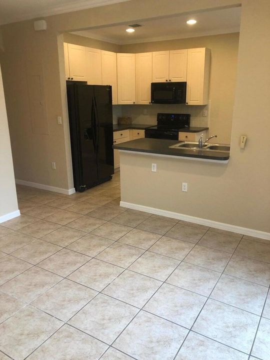 For Rent: $2,600 (2 beds, 2 baths, 1423 Square Feet)