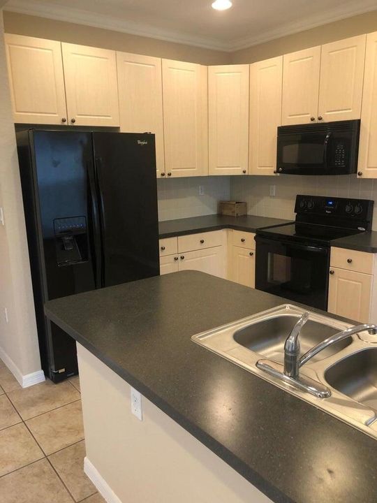 For Rent: $2,600 (2 beds, 2 baths, 1423 Square Feet)