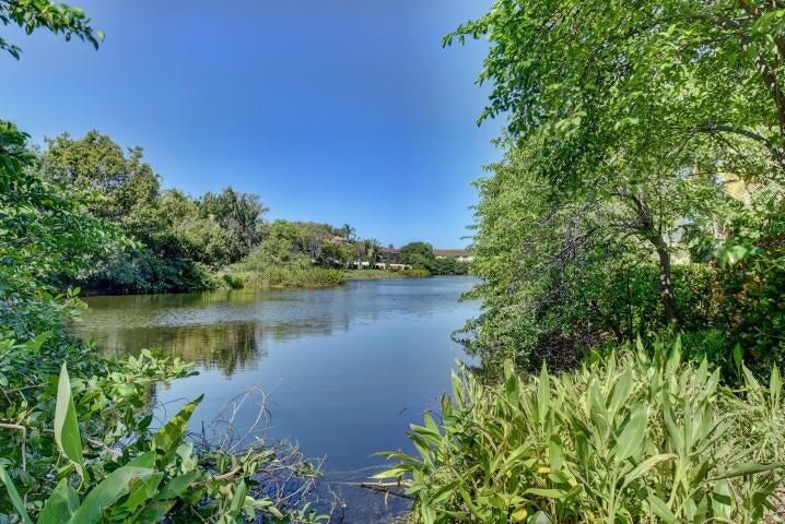 For Rent: $2,600 (2 beds, 2 baths, 1423 Square Feet)