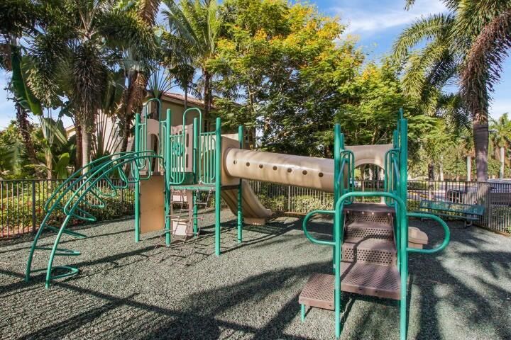 For Rent: $2,600 (2 beds, 2 baths, 1423 Square Feet)