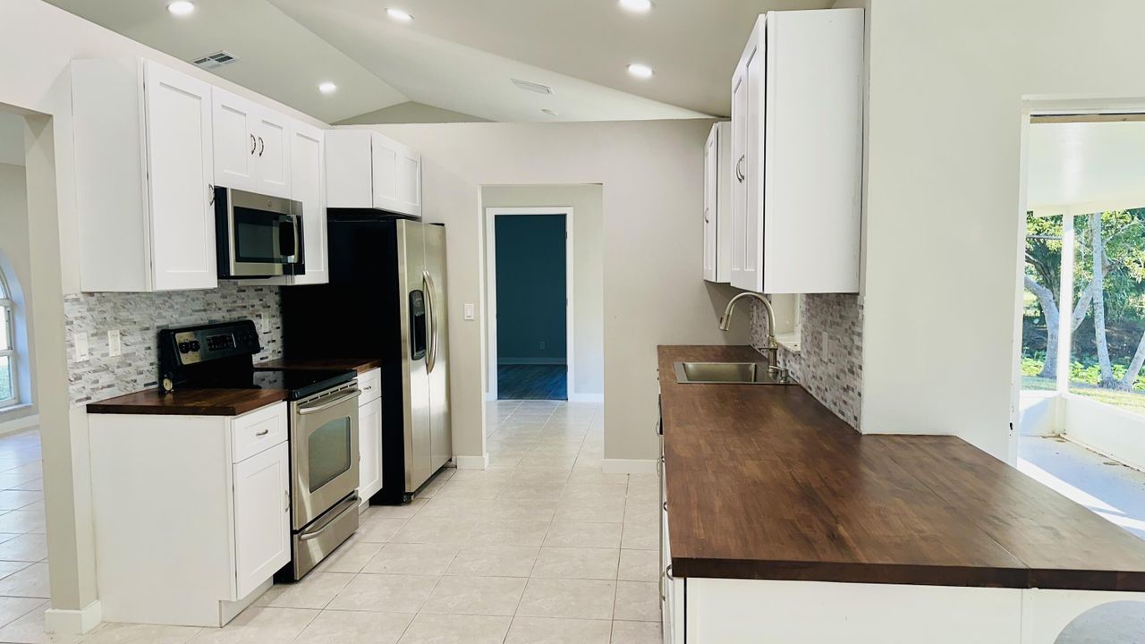 В аренду: $3,600 (3 спален, 2 ванн, 1449 Квадратных фут)