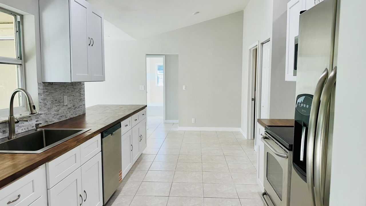 В аренду: $3,600 (3 спален, 2 ванн, 1449 Квадратных фут)