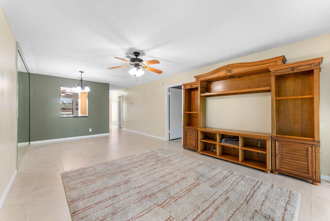 En Venta: $156,500 (2 camas, 2 baños, 1050 Pies cuadrados)