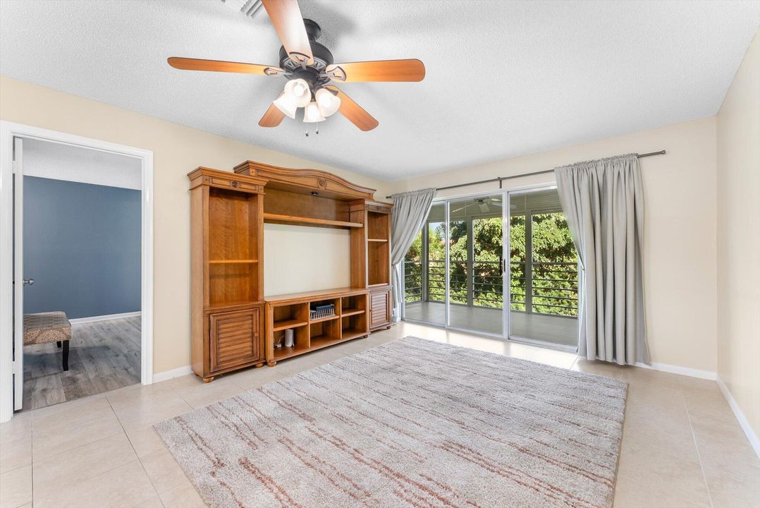 En Venta: $156,500 (2 camas, 2 baños, 1050 Pies cuadrados)