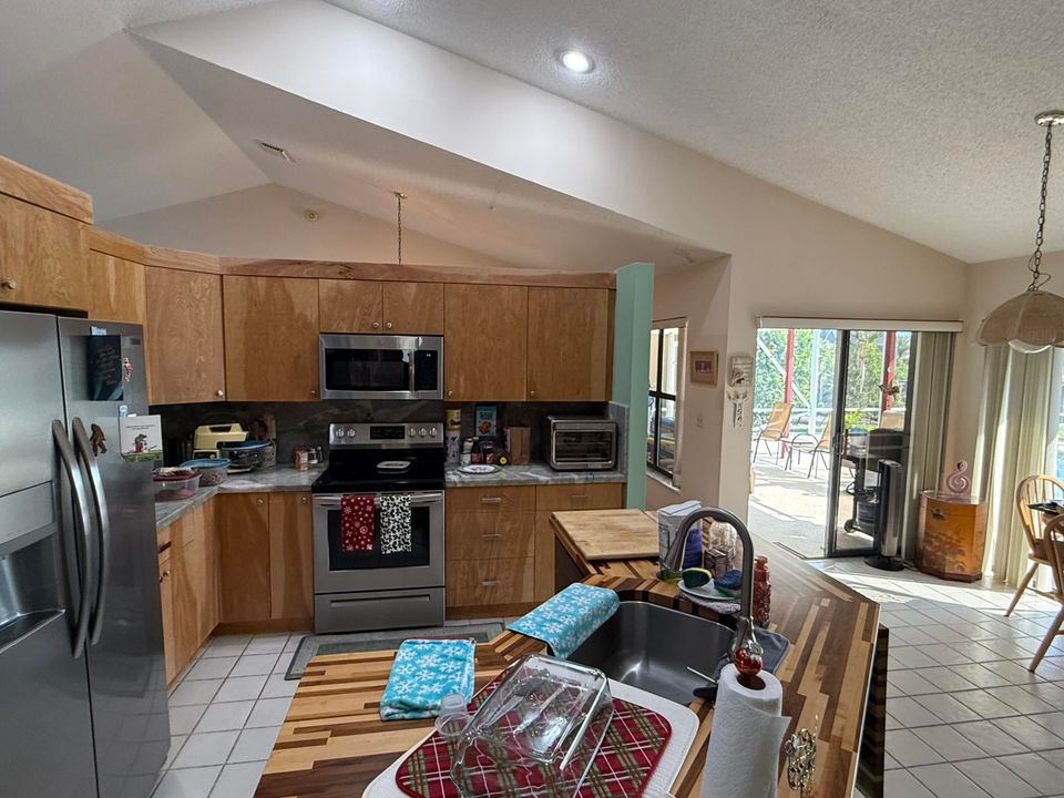 For Sale: $679,000 (4 beds, 2 baths, 2142 Square Feet)