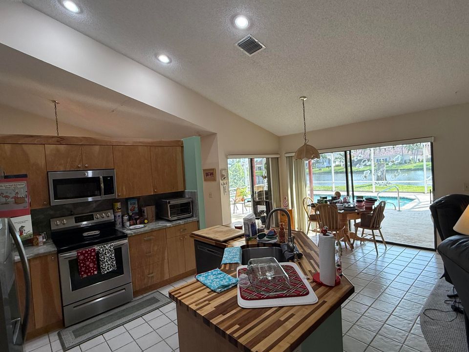 For Sale: $679,000 (4 beds, 2 baths, 2142 Square Feet)