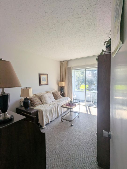 待售: $145,000 (2 贝兹, 1 浴室, 819 平方英尺)