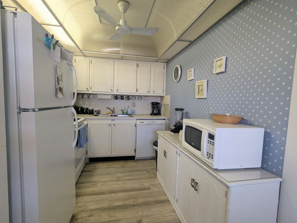 待售: $145,000 (2 贝兹, 1 浴室, 819 平方英尺)