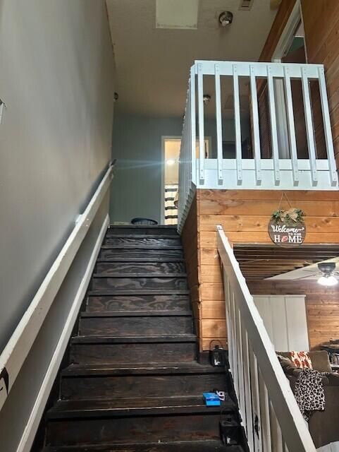 На продажу: $315,000 (4 спален, 2 ванн, 2564 Квадратных фут)