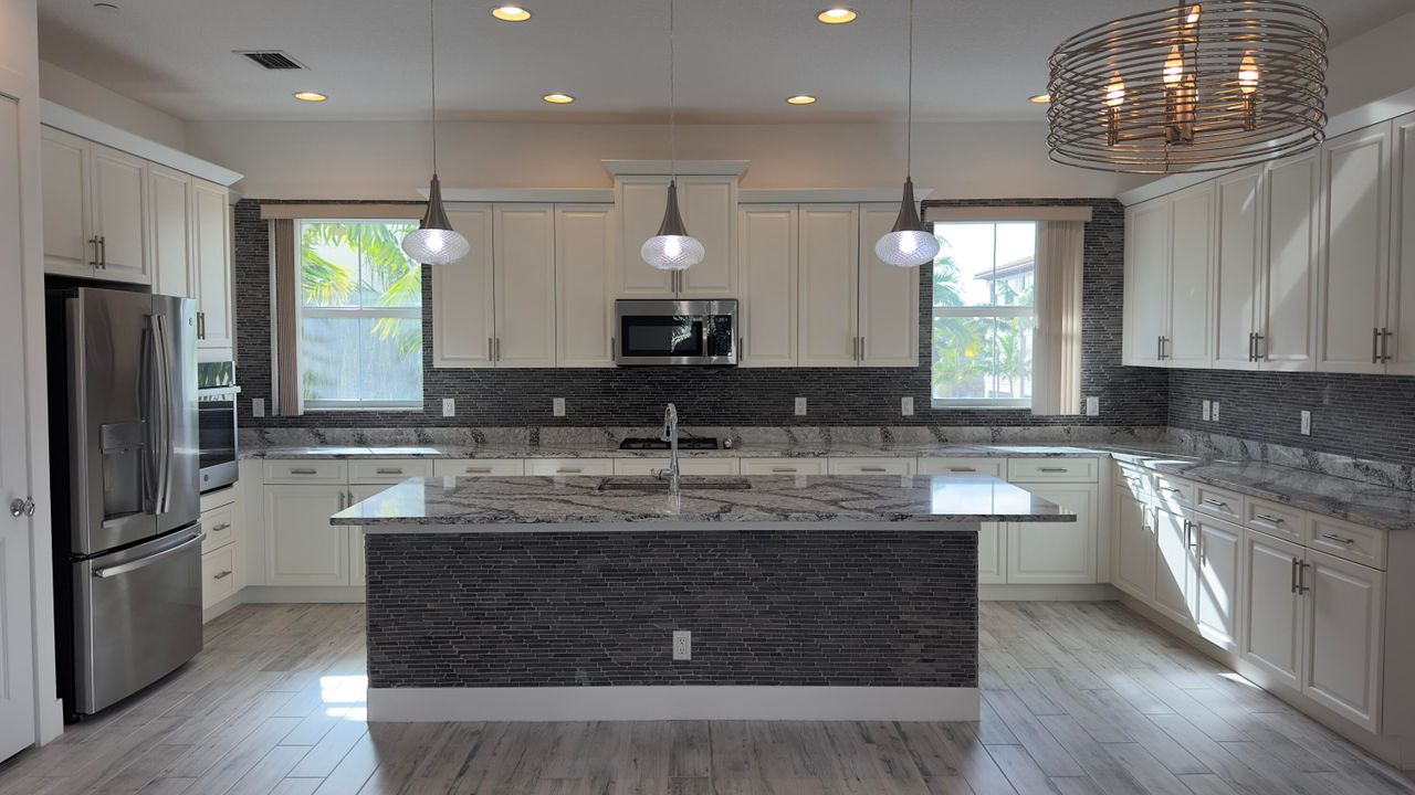 В аренду: $5,195 (3 спален, 3 ванн, 2252 Квадратных фут)