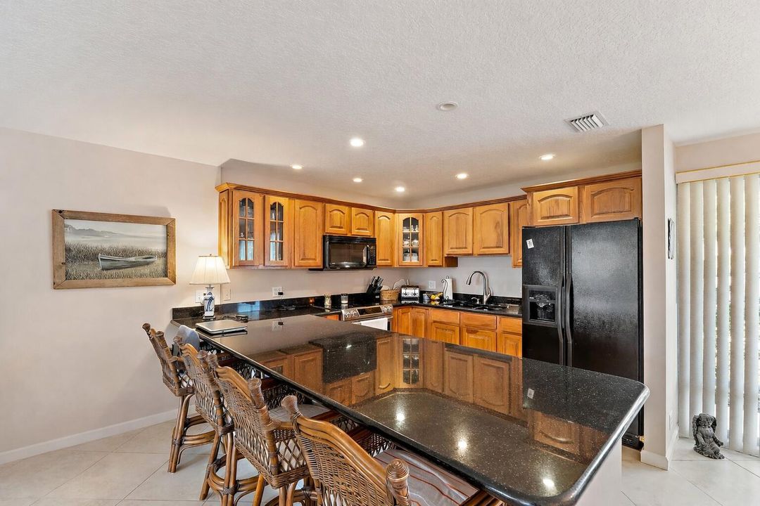 待售: $699,000 (2 贝兹, 2 浴室, 1035 平方英尺)