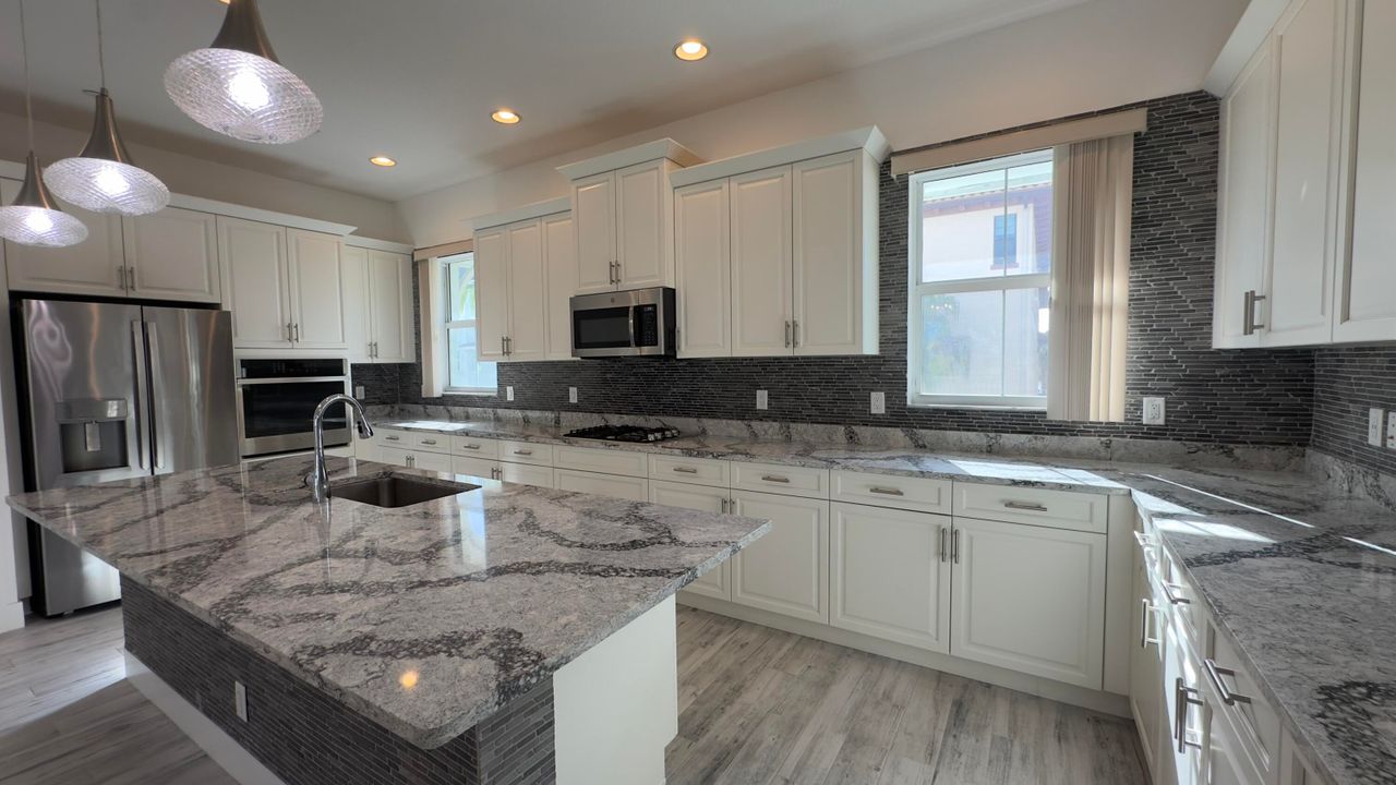 В аренду: $5,195 (3 спален, 3 ванн, 2252 Квадратных фут)