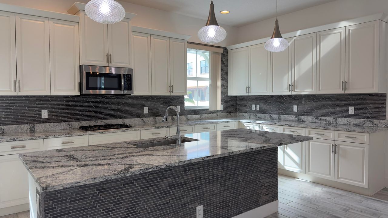 В аренду: $5,195 (3 спален, 3 ванн, 2252 Квадратных фут)