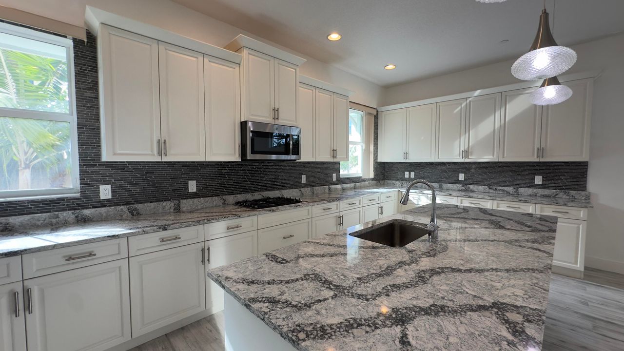 В аренду: $5,195 (3 спален, 3 ванн, 2252 Квадратных фут)