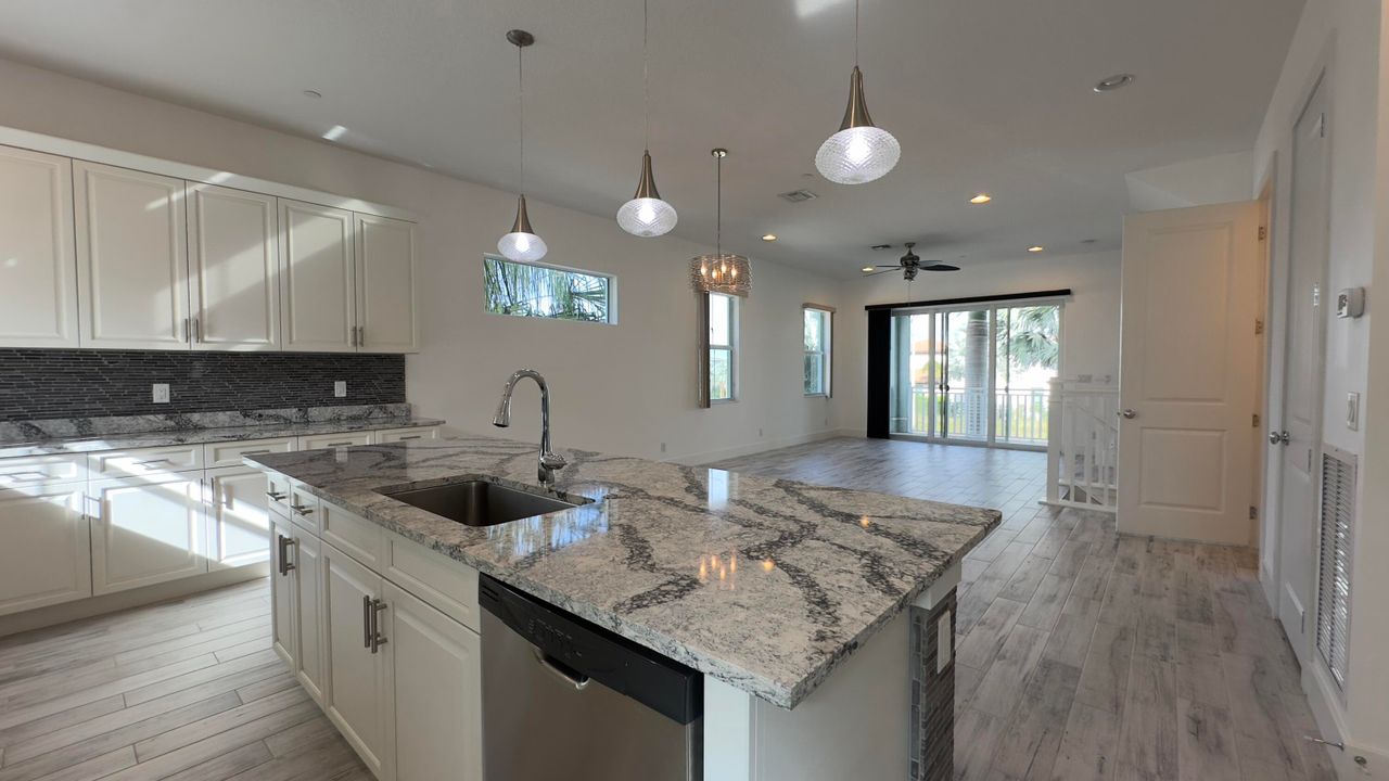 В аренду: $5,195 (3 спален, 3 ванн, 2252 Квадратных фут)