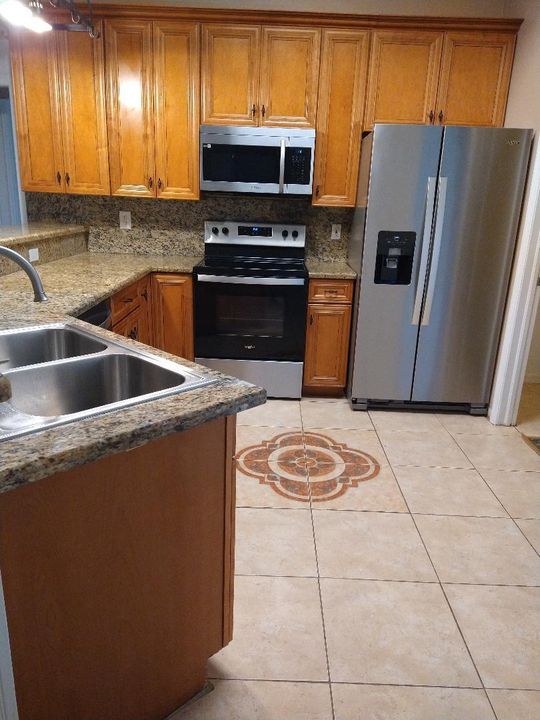 For Rent: $3,000 (3 beds, 2 baths, 1780 Square Feet)