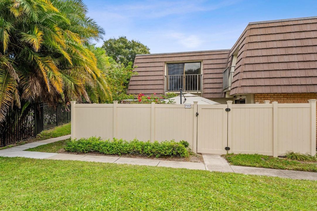 For Rent: $2,600 (2 beds, 2 baths, 1236 Square Feet)