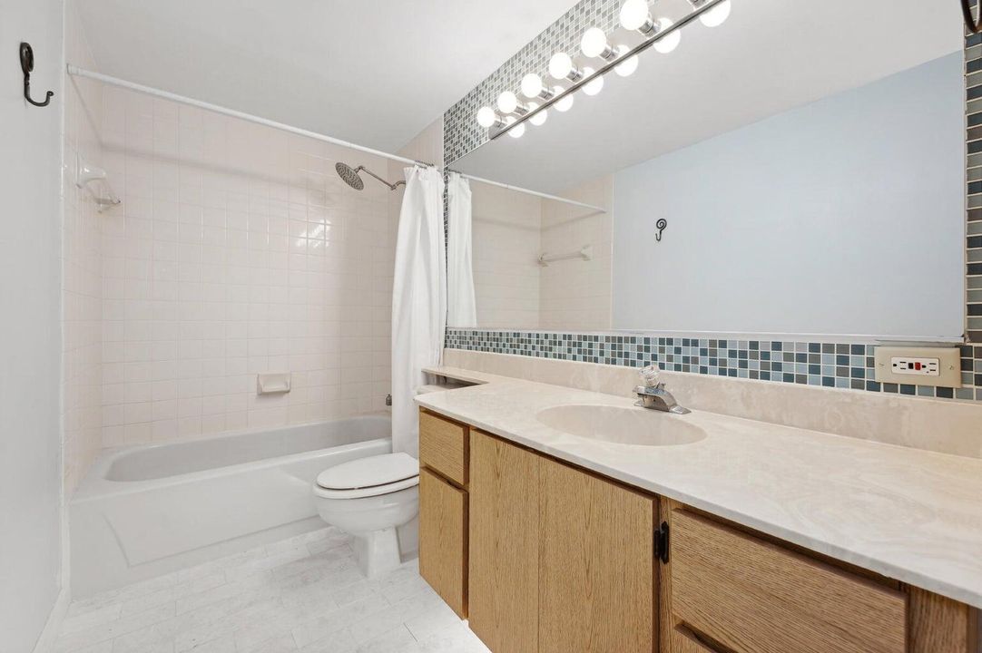 For Rent: $2,600 (2 beds, 2 baths, 1236 Square Feet)