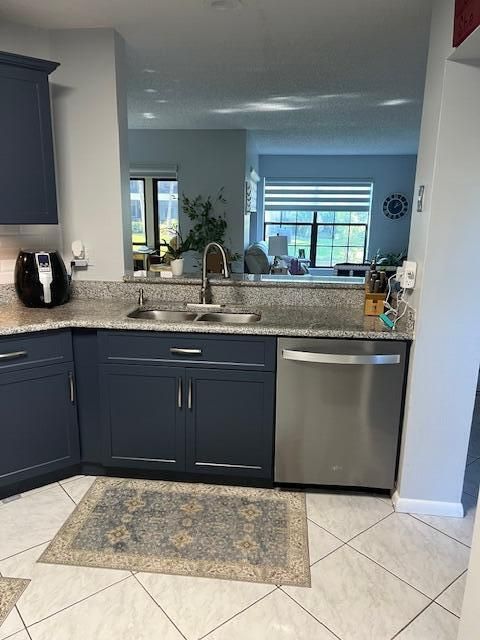 На продажу: $189,900 (2 спален, 2 ванн, 1231 Квадратных фут)