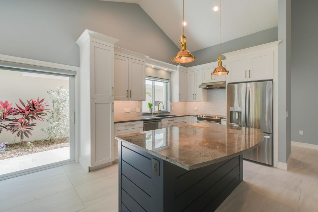 For Sale: $1,295,000 (3 beds, 2 baths, 1889 Square Feet)