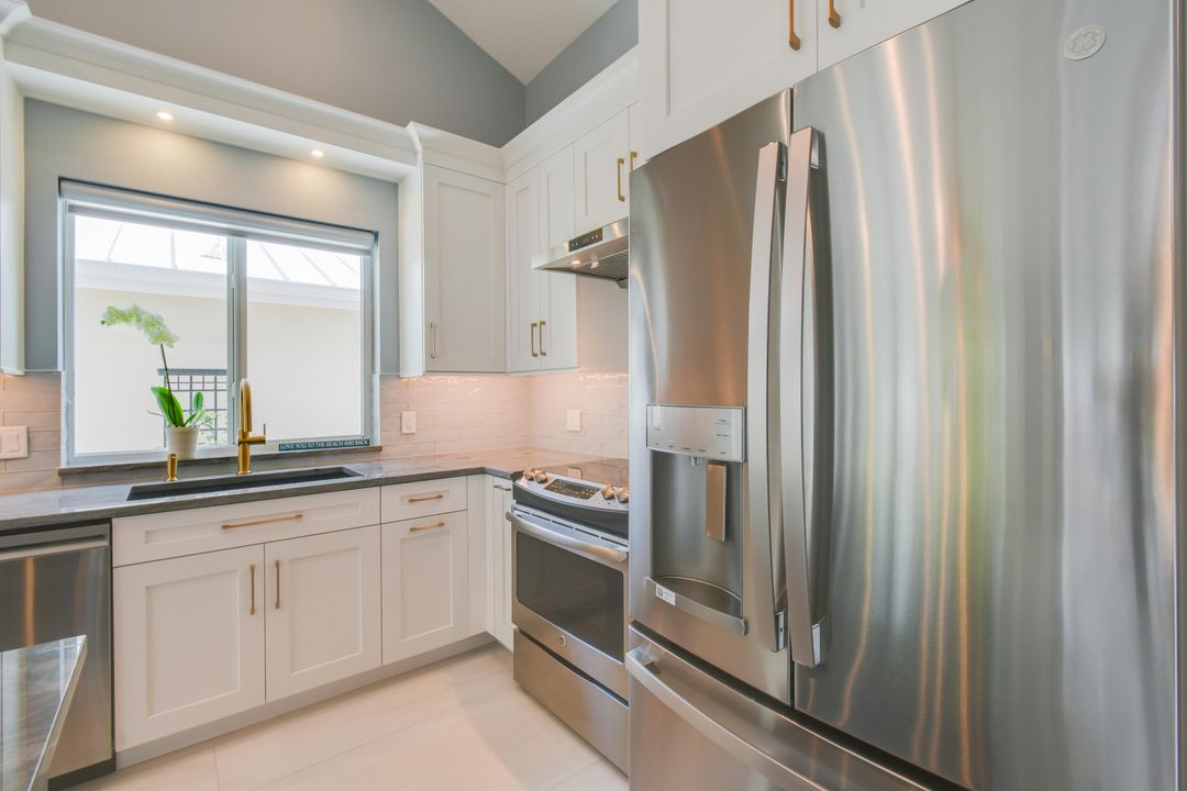 For Sale: $1,295,000 (3 beds, 2 baths, 1889 Square Feet)