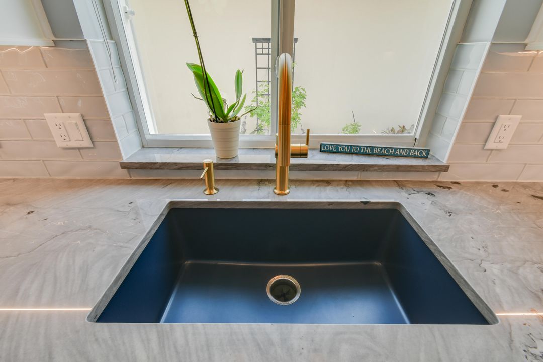 For Sale: $1,295,000 (3 beds, 2 baths, 1889 Square Feet)