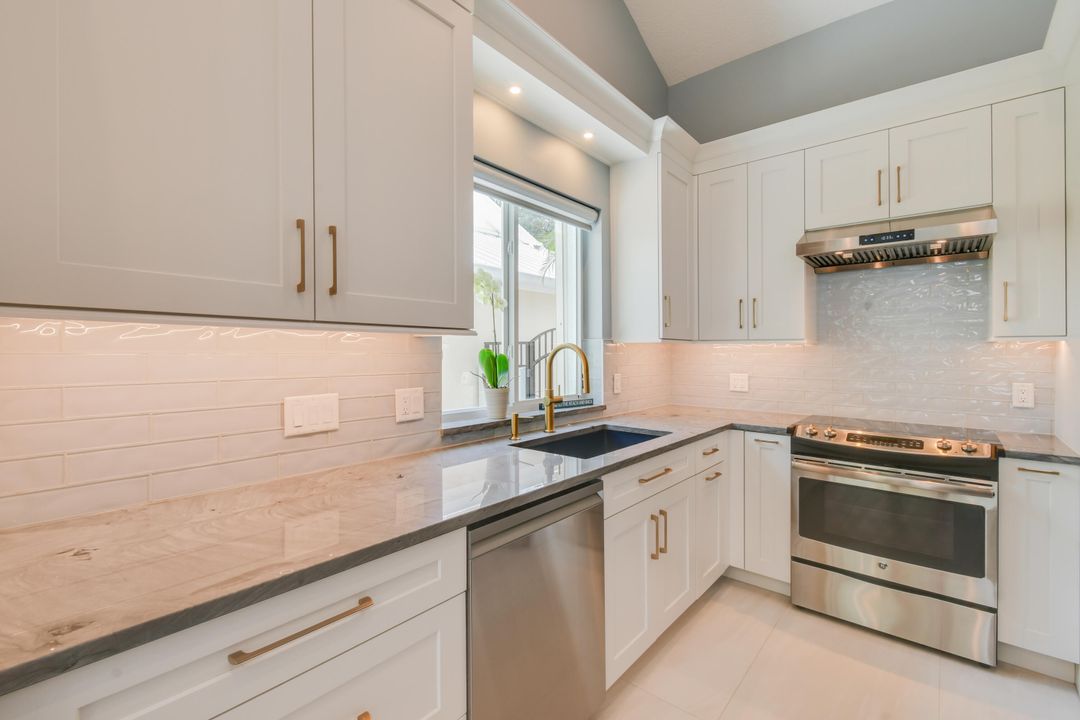 For Sale: $1,295,000 (3 beds, 2 baths, 1889 Square Feet)