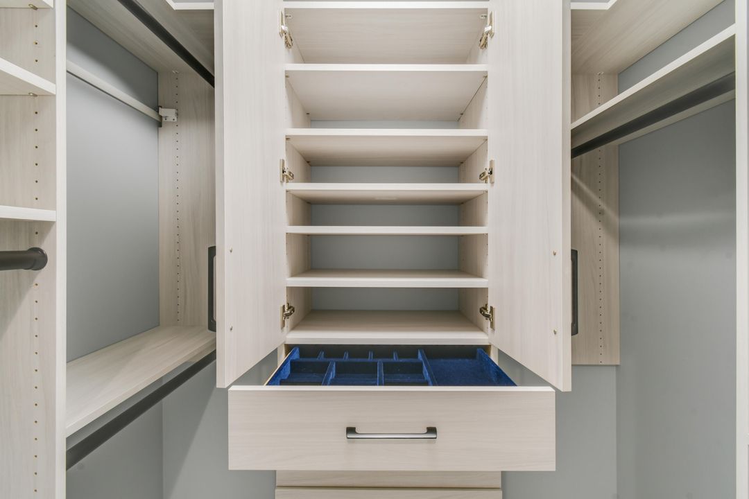 For Sale: $1,295,000 (3 beds, 2 baths, 1889 Square Feet)