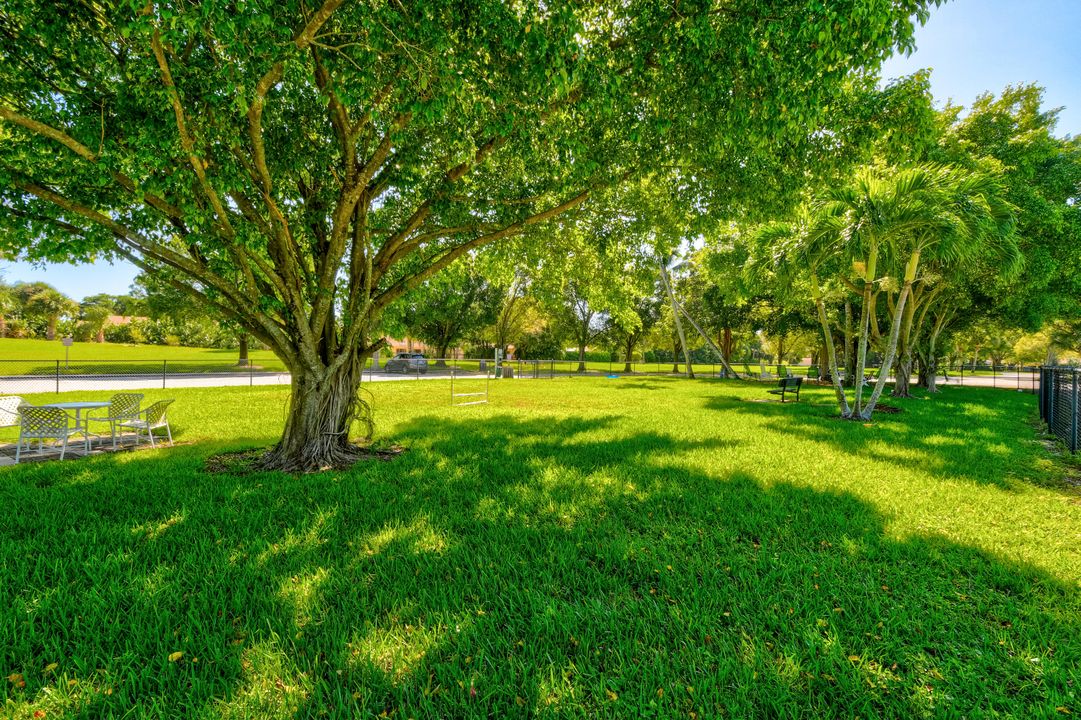 For Sale: $1,295,000 (3 beds, 2 baths, 1889 Square Feet)