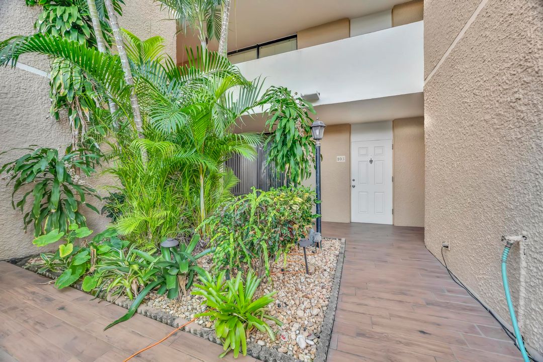 For Rent: $4,000 (2 beds, 2 baths, 1102 Square Feet)