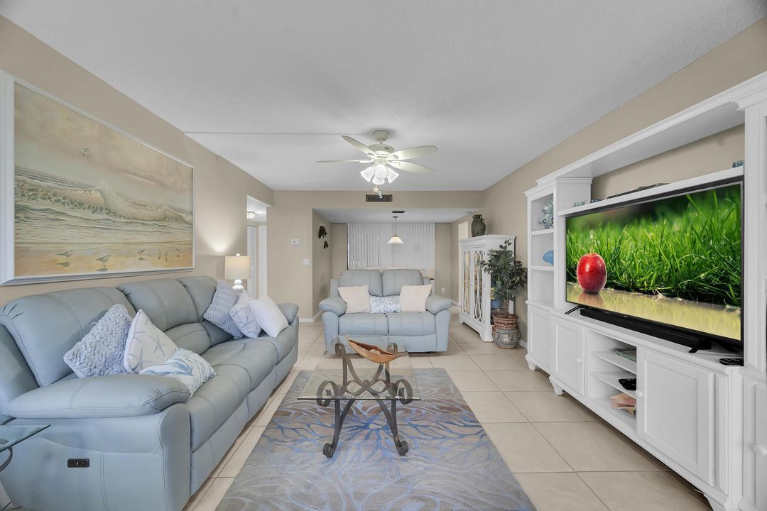 For Rent: $2,500 (2 beds, 2 baths, 1102 Square Feet)