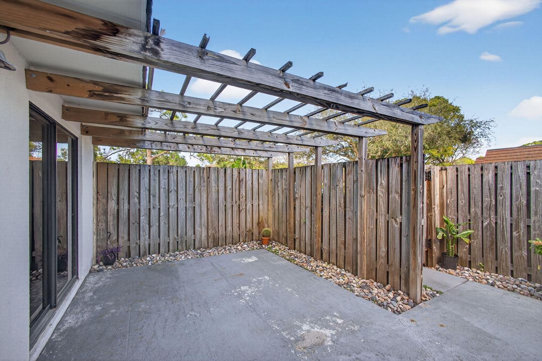 待售: $390,000 (3 贝兹, 2 浴室, 1596 平方英尺)