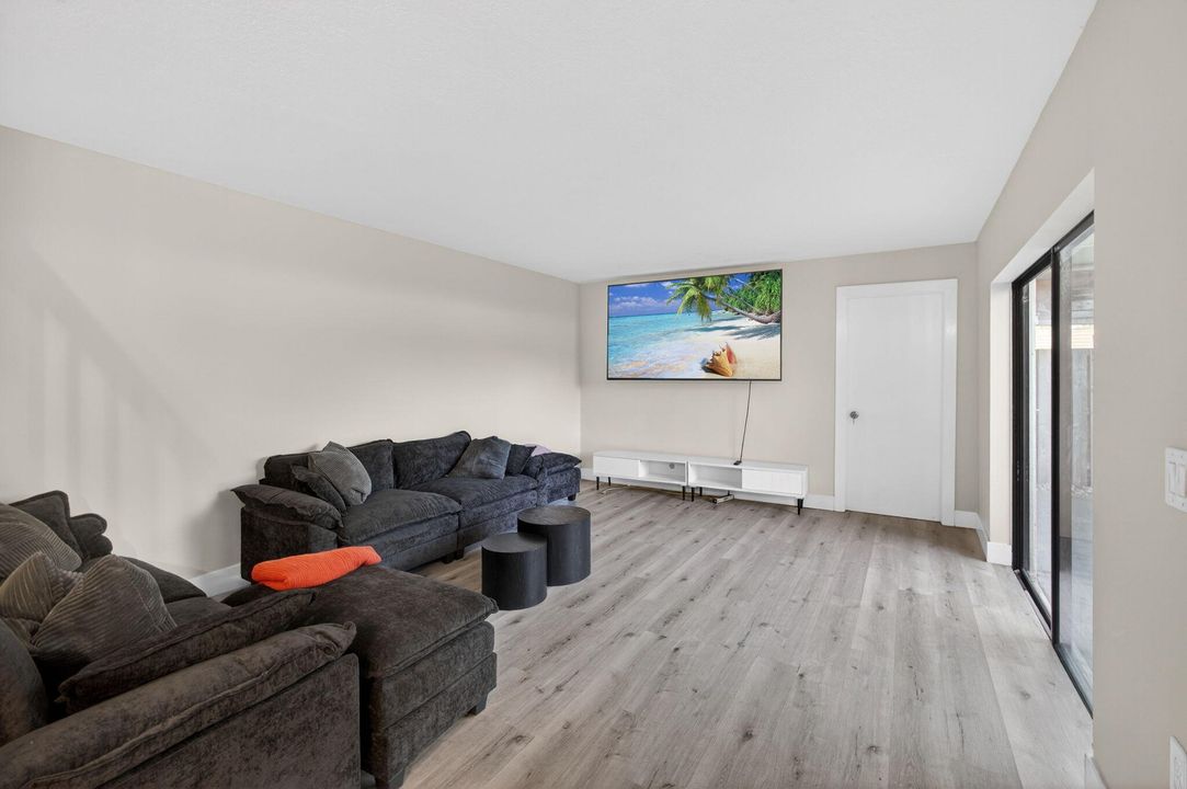 待售: $390,000 (3 贝兹, 2 浴室, 1596 平方英尺)