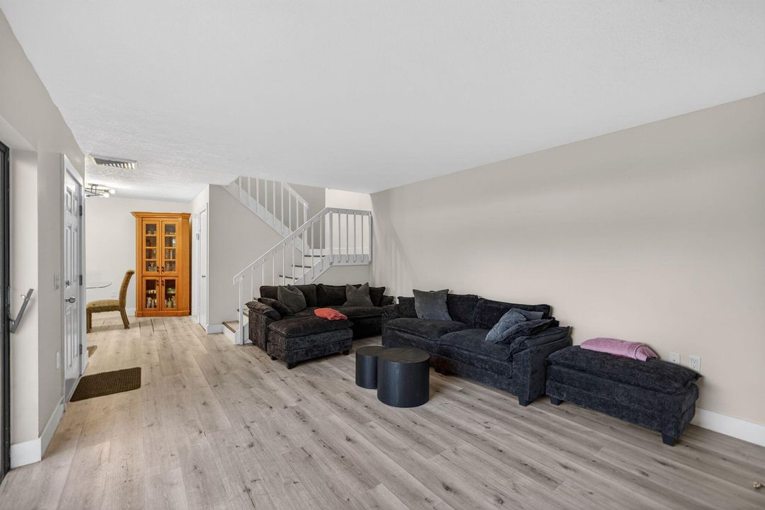 待售: $390,000 (3 贝兹, 2 浴室, 1596 平方英尺)