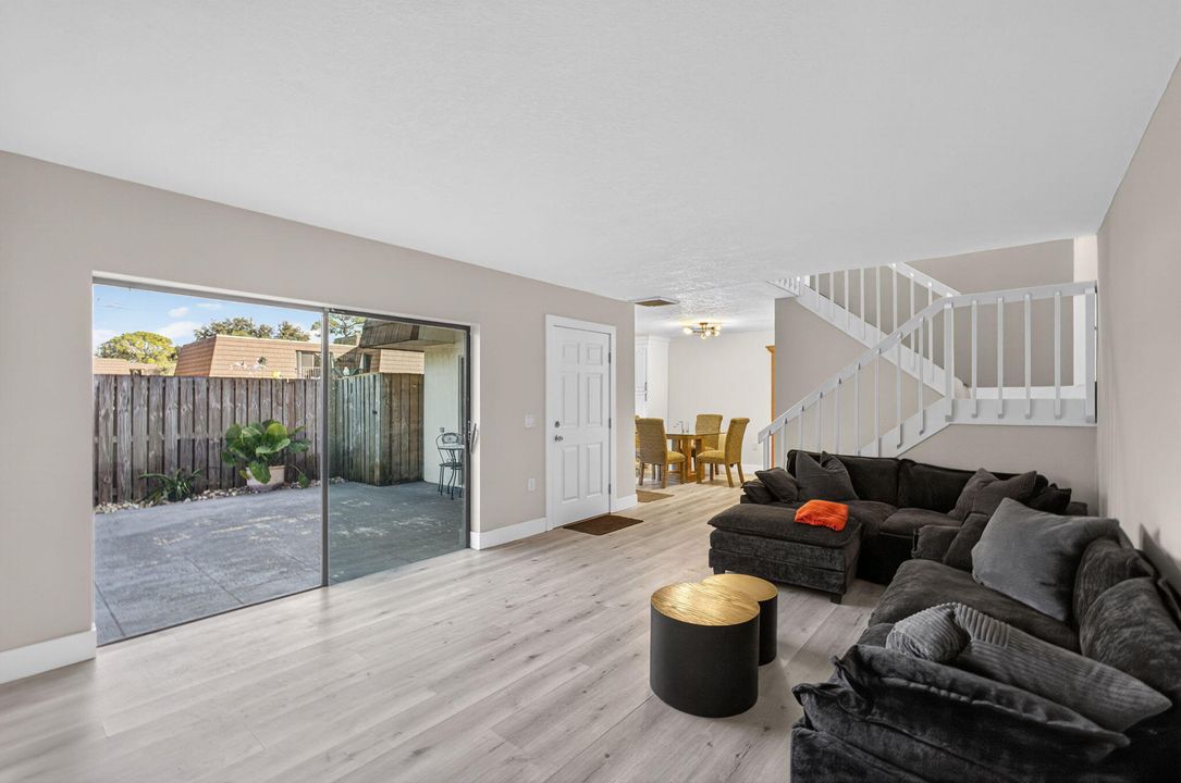 待售: $390,000 (3 贝兹, 2 浴室, 1596 平方英尺)