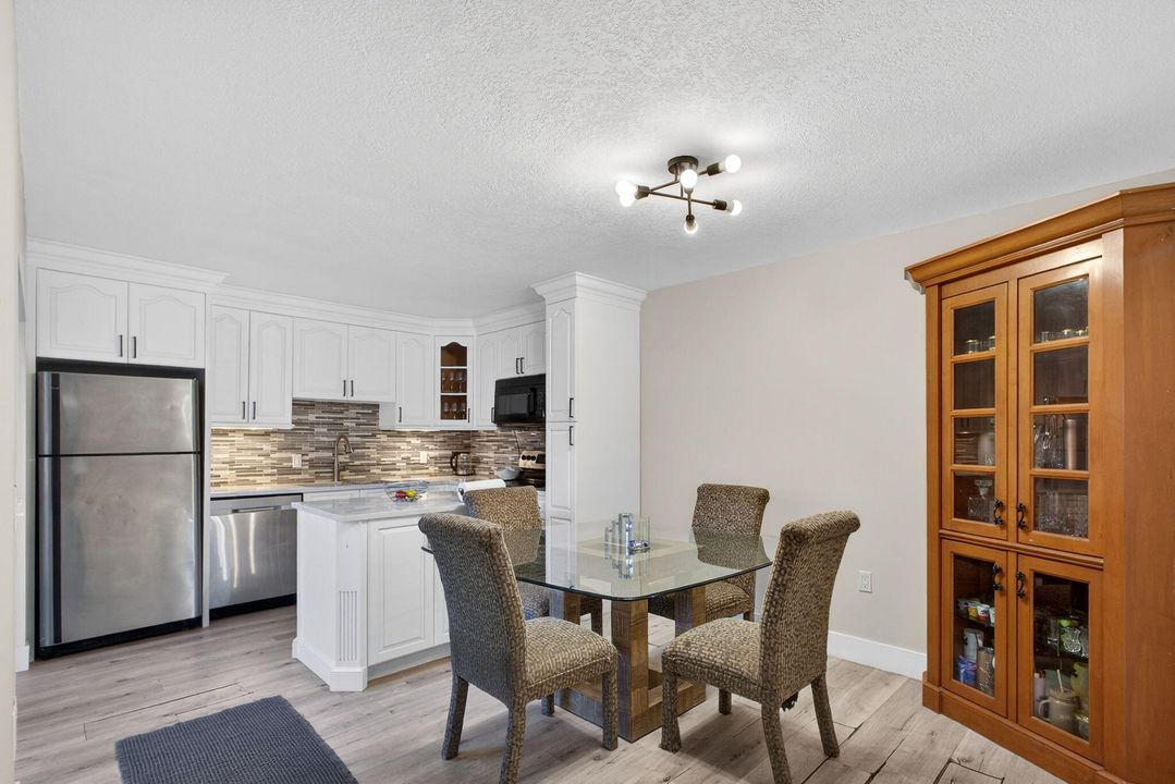 待售: $390,000 (3 贝兹, 2 浴室, 1596 平方英尺)