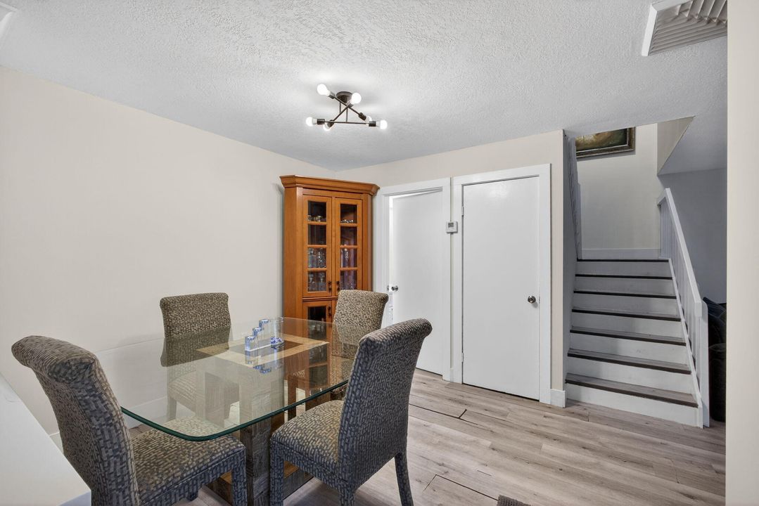 待售: $390,000 (3 贝兹, 2 浴室, 1596 平方英尺)