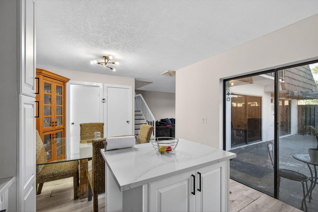 待售: $390,000 (3 贝兹, 2 浴室, 1596 平方英尺)