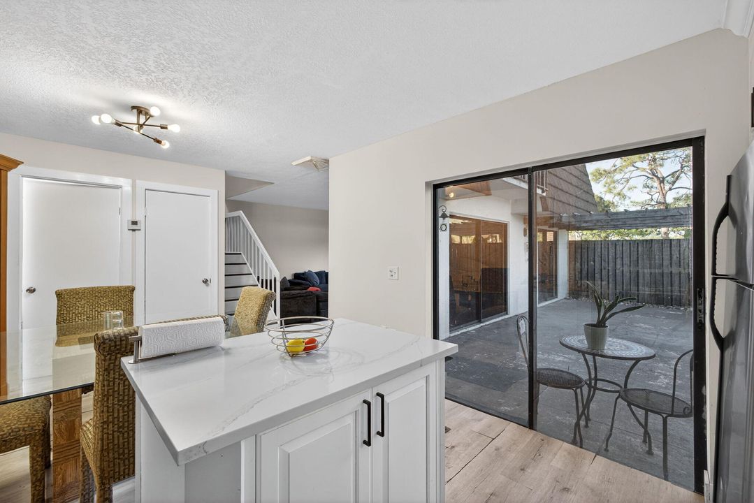 待售: $390,000 (3 贝兹, 2 浴室, 1596 平方英尺)