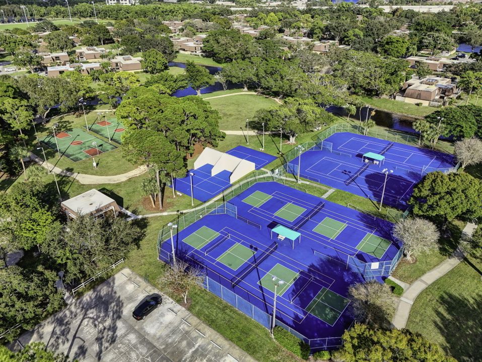 待售: $390,000 (3 贝兹, 2 浴室, 1596 平方英尺)