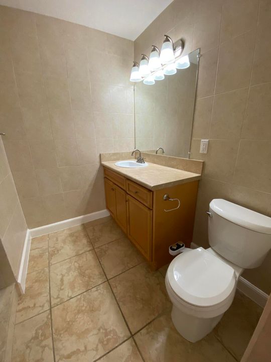 В аренду: $3,400 (3 спален, 2 ванн, 1144 Квадратных фут)