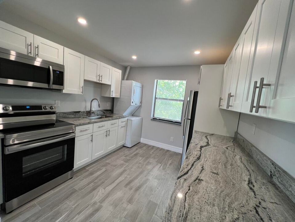 For Rent: $1,795 (2 beds, 1 baths, 702 Square Feet)