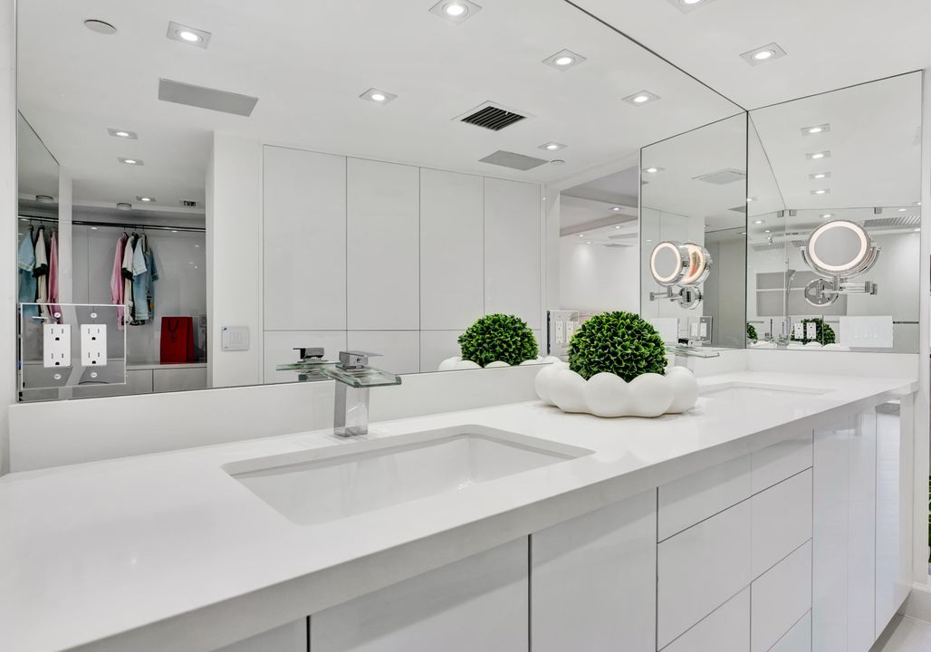 For Sale: $1,995,000 (2 beds, 2 baths, 1740 Square Feet)