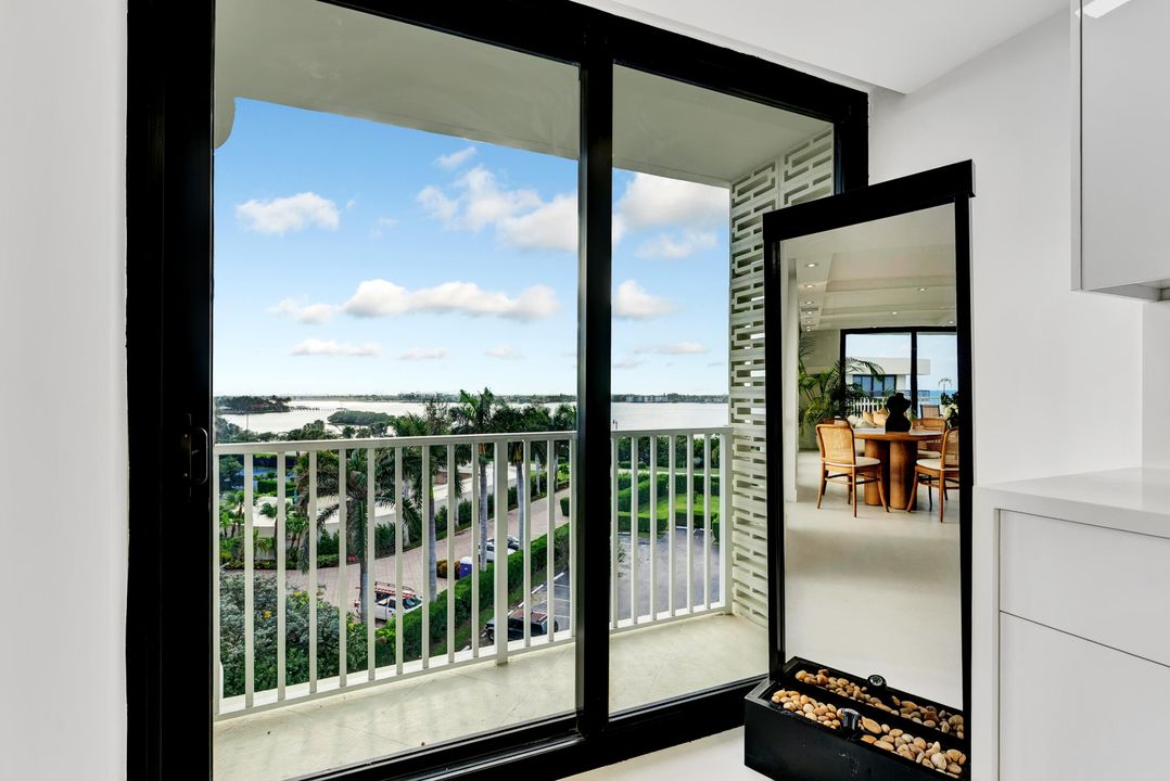 For Sale: $1,995,000 (2 beds, 2 baths, 1740 Square Feet)