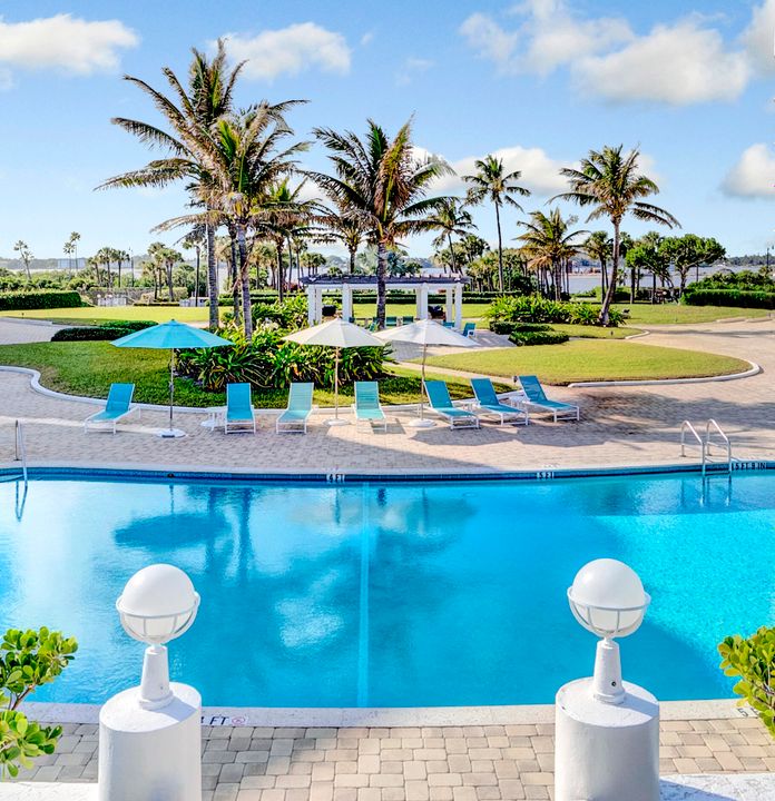 For Sale: $1,995,000 (2 beds, 2 baths, 1740 Square Feet)