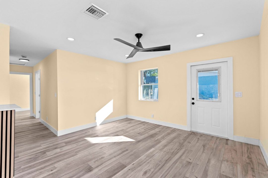 На продажу: $369,000 (3 спален, 1 ванн, 920 Квадратных фут)