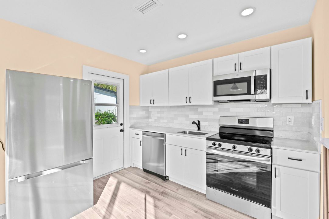 На продажу: $369,000 (3 спален, 1 ванн, 920 Квадратных фут)