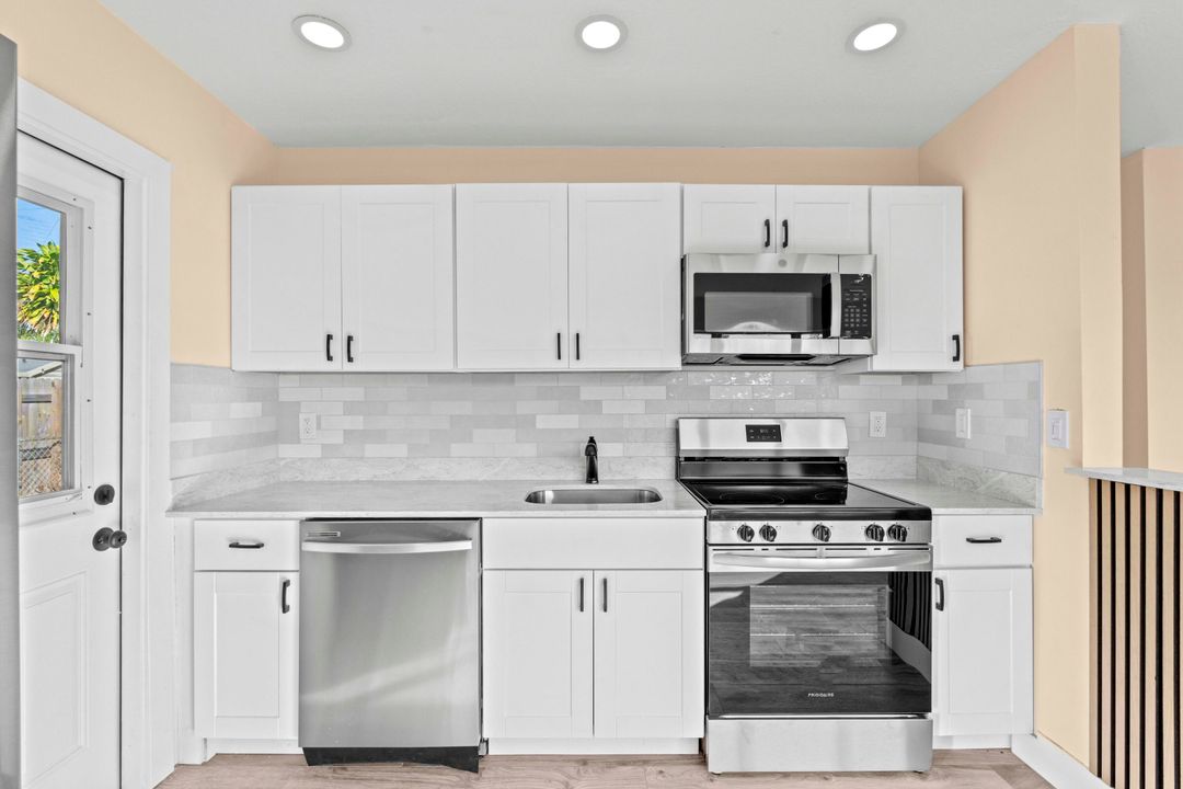 На продажу: $369,000 (3 спален, 1 ванн, 920 Квадратных фут)