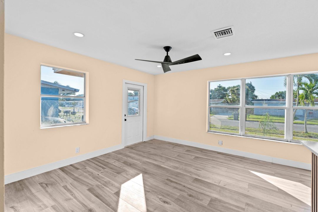 На продажу: $369,000 (3 спален, 1 ванн, 920 Квадратных фут)