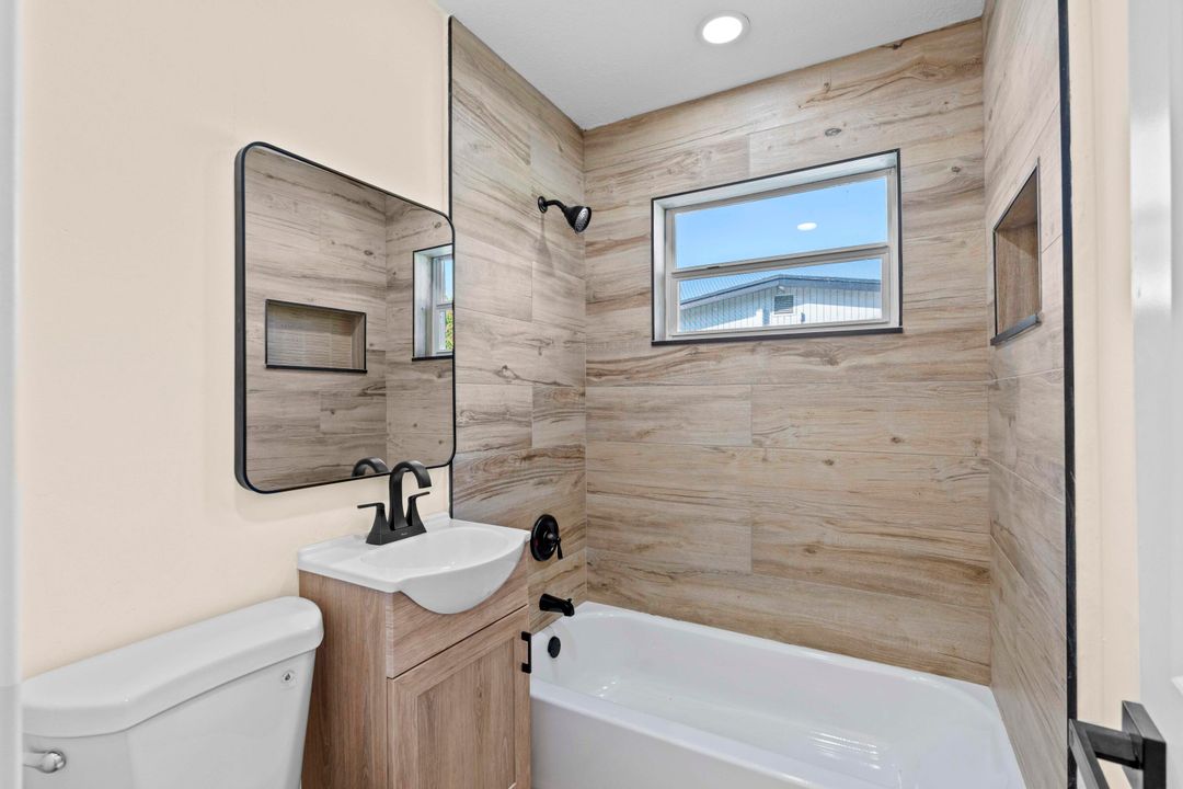 На продажу: $369,000 (3 спален, 1 ванн, 920 Квадратных фут)